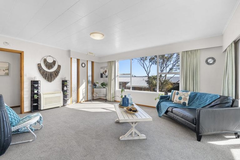 Photo of property in 15 Clifton Drive, Waitara, 4320