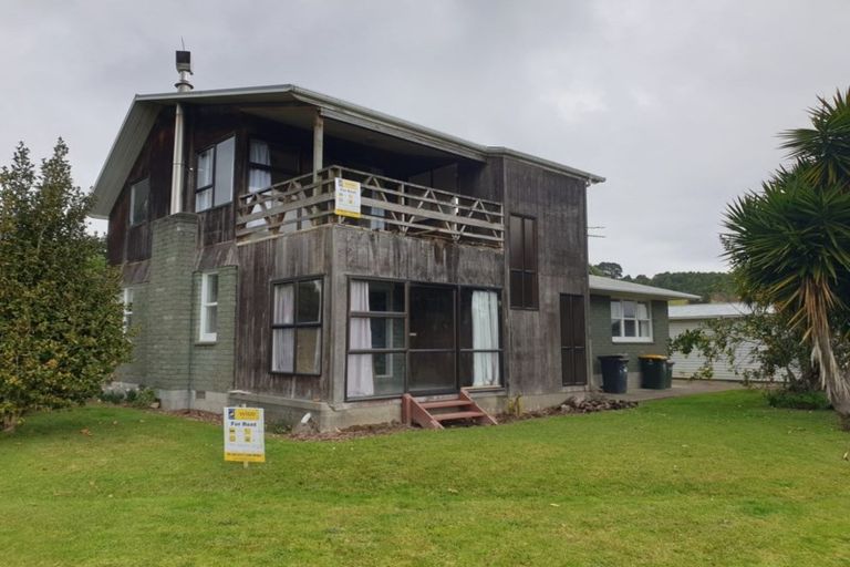Photo of property in 2 Banks Road, Kawakawa Bay, Papakura, 2585