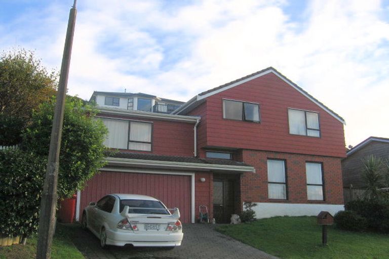 Photo of property in 10 Ordley Grove, Tawa, Wellington, 5028