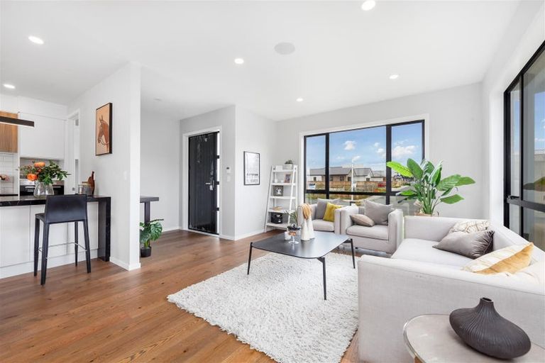 Photo of property in 22 Lewis Younie Road, Kumeu, 0810