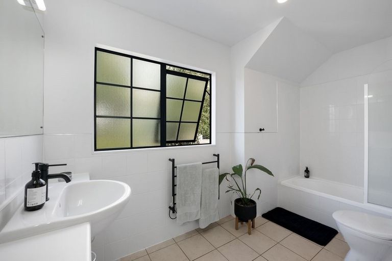 Photo of property in 5/19 Langana Avenue, Browns Bay, Auckland, 0630