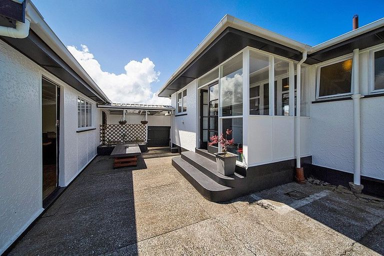 Photo of property in 105 Wilson Street, Hawera, 4610