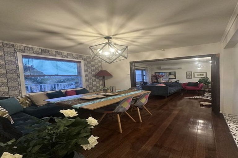 Photo of property in 27 Exminster Street, Blockhouse Bay, Auckland, 0600