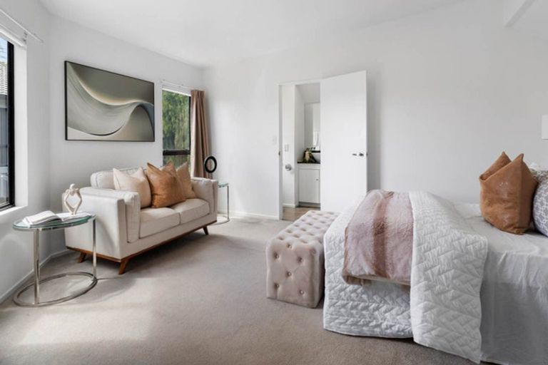 Photo of property in 1/6 Mira Place, Windsor Park, Auckland, 0632