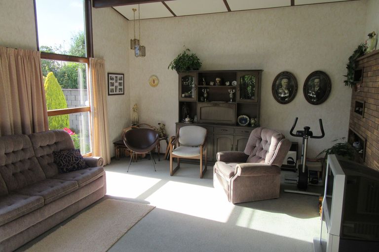 Photo of property in 17a Churchill Place, Waimate, 7924