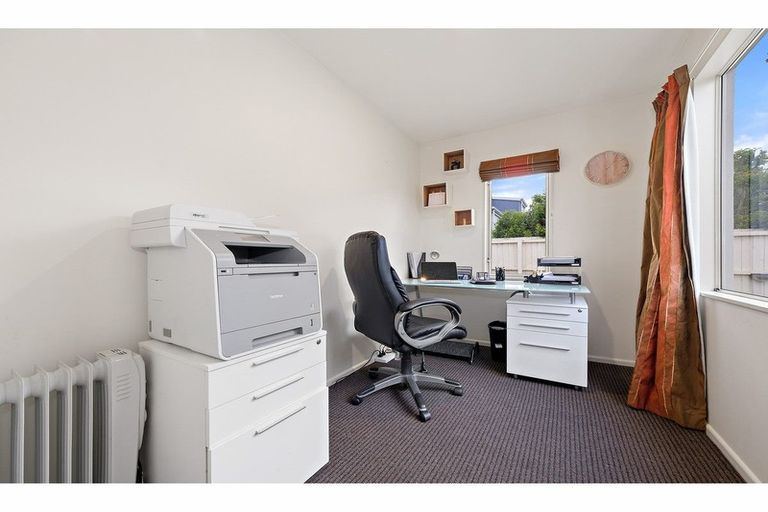 Photo of property in 10 Yeovil Place, St Albans, Christchurch, 8052