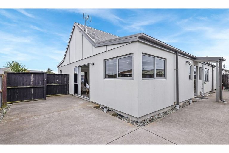 Photo of property in 2/49 Castletown Place, New Brighton, Christchurch, 8083