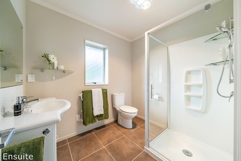 Photo of property in 48 King Charles Drive, Kingsley Heights, Upper Hutt, 5018