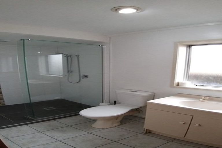 Photo of property in 19 St Catherine Crescent, West Harbour, Auckland, 0618