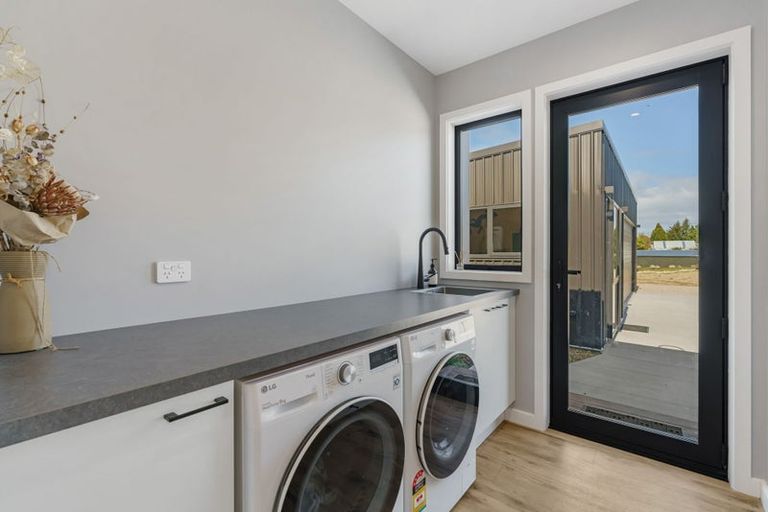 Photo of property in 5 Vickers Way, Acacia Bay, Taupo, 3385