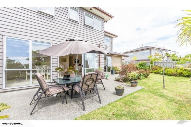 Photo of property in 15 Saltwood Street, Red Beach, 0932