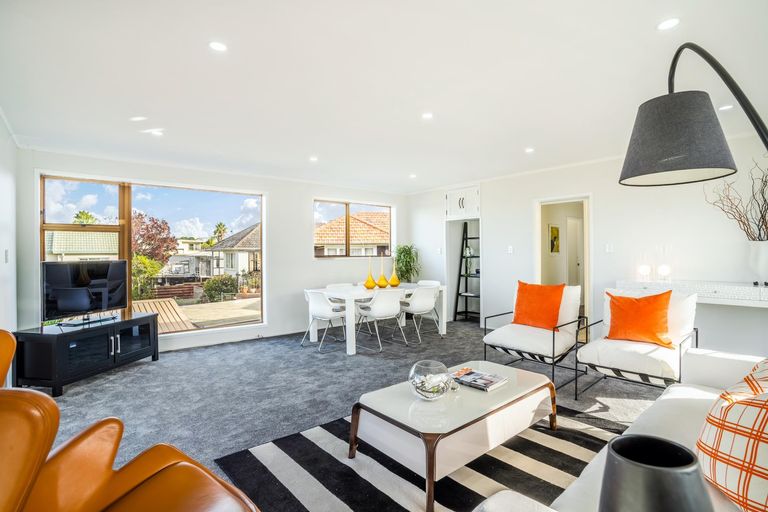 Photo of property in 2/101 Sylvan Avenue, Northcote, Auckland, 0627