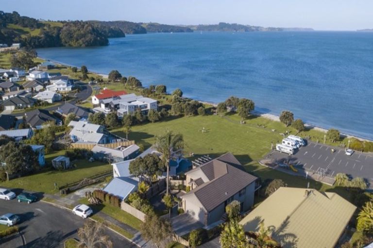 Photo of property in 28 Kahurangi Place, Snells Beach, 0920