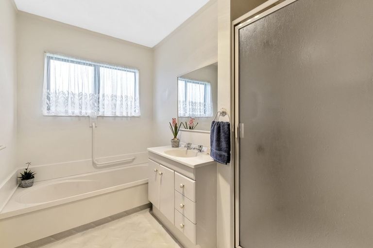 Photo of property in 2 Heihei Place, Paraparaumu, 5032