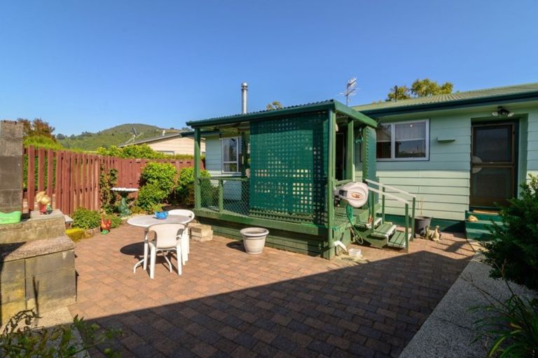 Photo of property in 25 Matthew Place, Kawaha Point, Rotorua, 3010