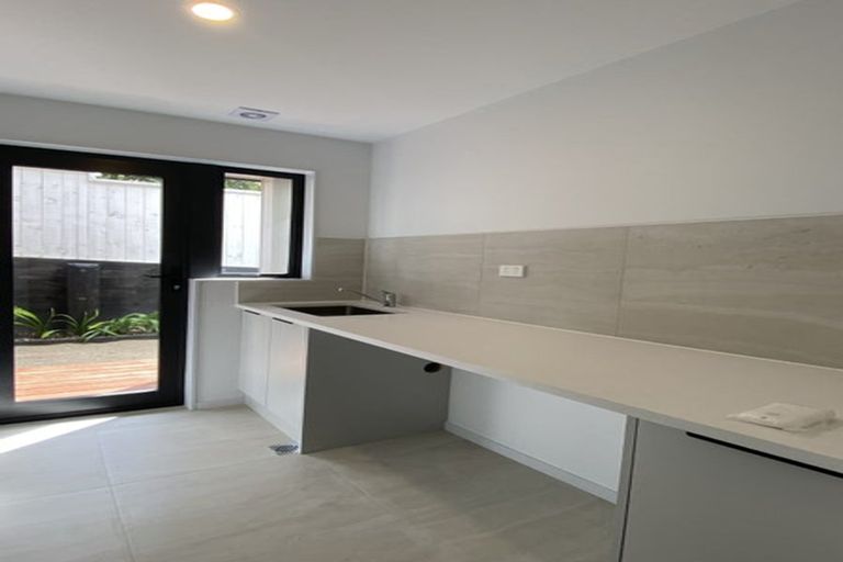 Photo of property in 32c Potter Avenue, Northcote, Auckland, 0627