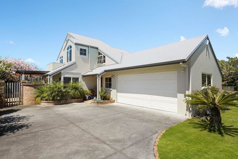 Photo of property in 12 Dover Road, St Andrews, Hamilton, 3200