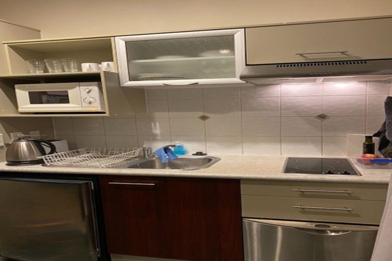 Photo of property in Atrium Towers, 4h/154 The Terrace, Wellington Central, Wellington, 6011