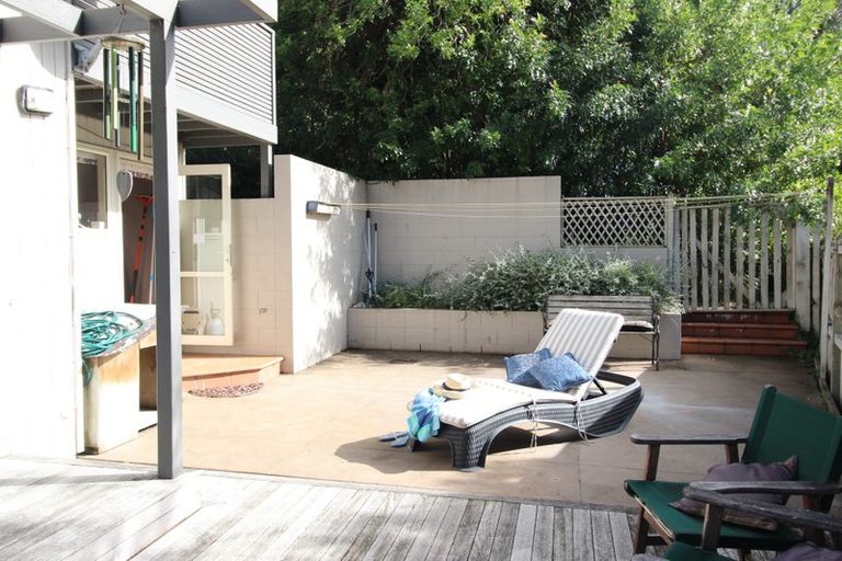 Photo of property in 1/86 Oaktree Avenue, Browns Bay, Auckland, 0630