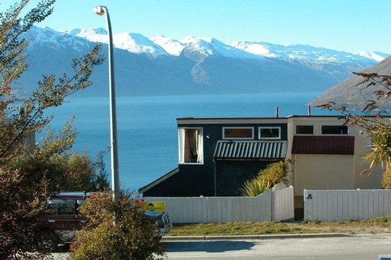 Photo of property in 7a Von Place, Fernhill, Queenstown, 9300