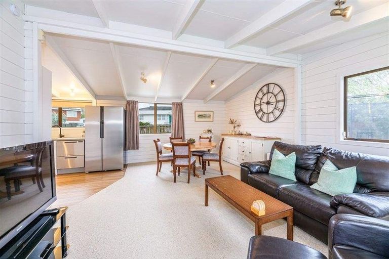 Photo of property in 100 Sturges Road, Henderson, Auckland, 0612