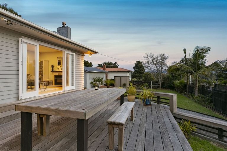 Photo of property in 1/2 Hughes Terrace, Te Atatu Peninsula, Auckland, 0610