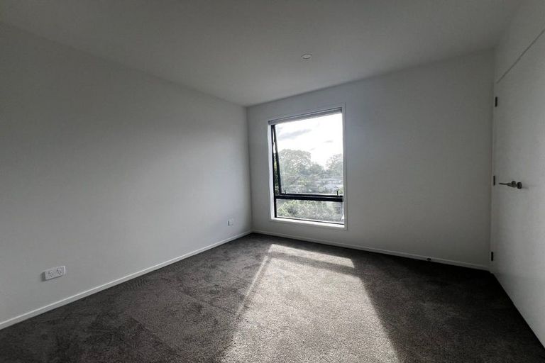 Photo of property in 2/21 Divich Avenue, Te Atatu South, Auckland, 0610