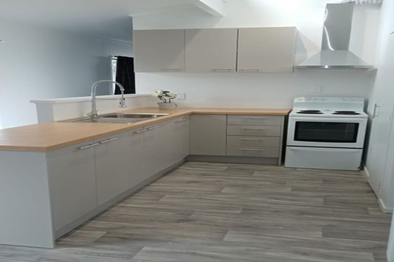 Photo of property in 5 Iris Place, Clendon Park, Auckland, 2103