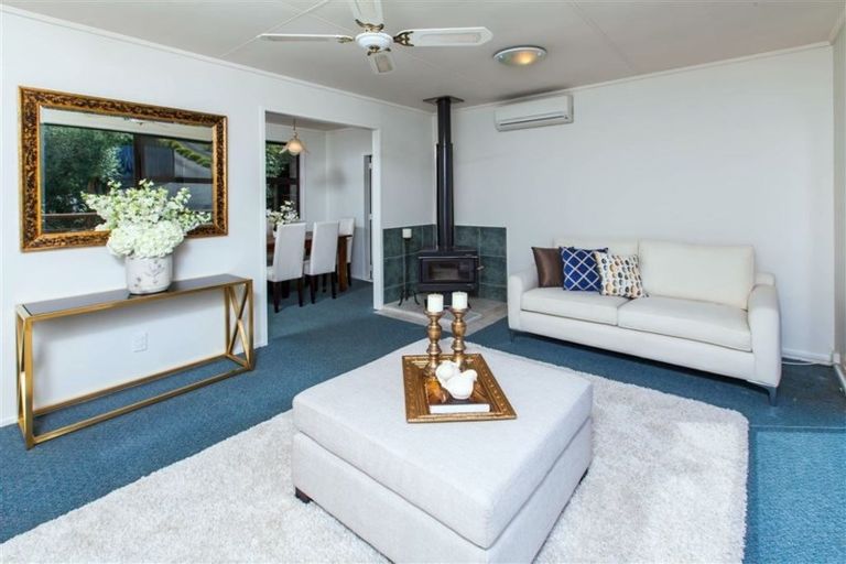 Photo of property in 1/24 Merton Avenue, Glenfield, Auckland, 0627