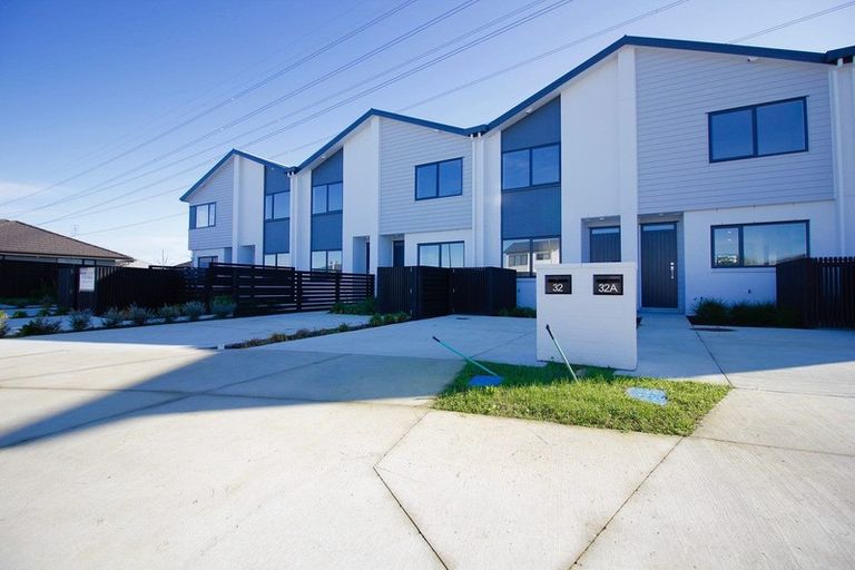 Photo of property in 30 Biplane Street, Takanini, 2112