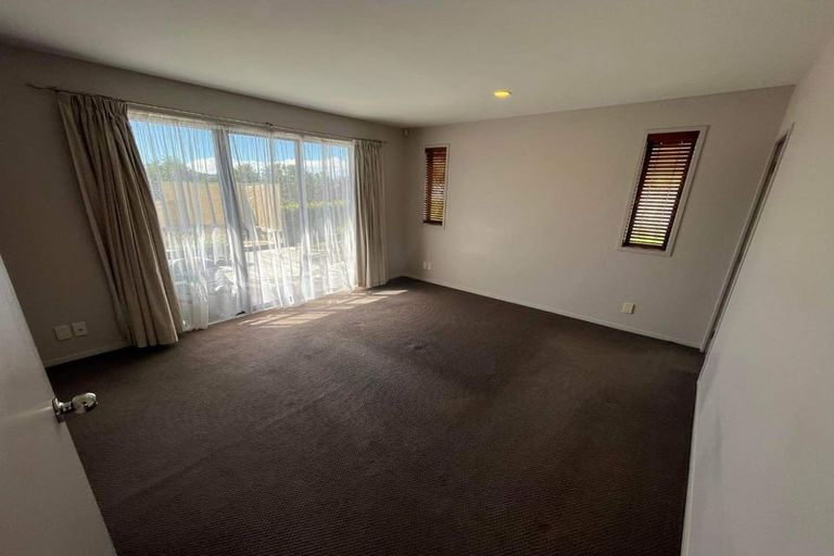 Photo of property in 19 Lake Panorama Drive, Henderson, Auckland, 0612