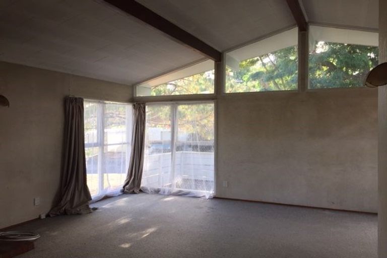 Photo of property in 4 Longbill Place, Glendene, Auckland, 0602