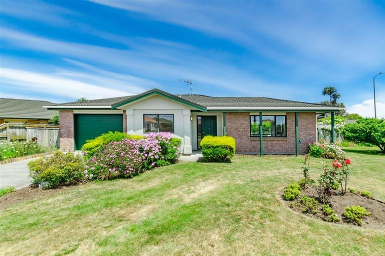 Photo of property in 16 Beachwater Grove, Paraparaumu Beach, Paraparaumu, 5032