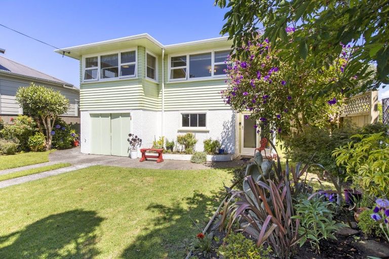 Photo of property in 9 Massey Street, Westown, New Plymouth, 4310