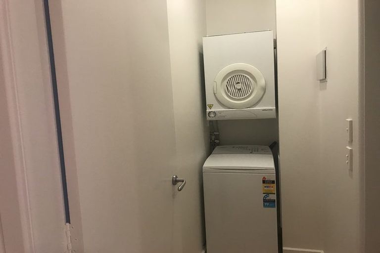 Photo of property in 2/28 Hobson Street, Thorndon, Wellington, 6011