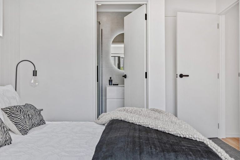 Photo of property in 4/13 Fairdale Place, Birkdale, Auckland, 0626