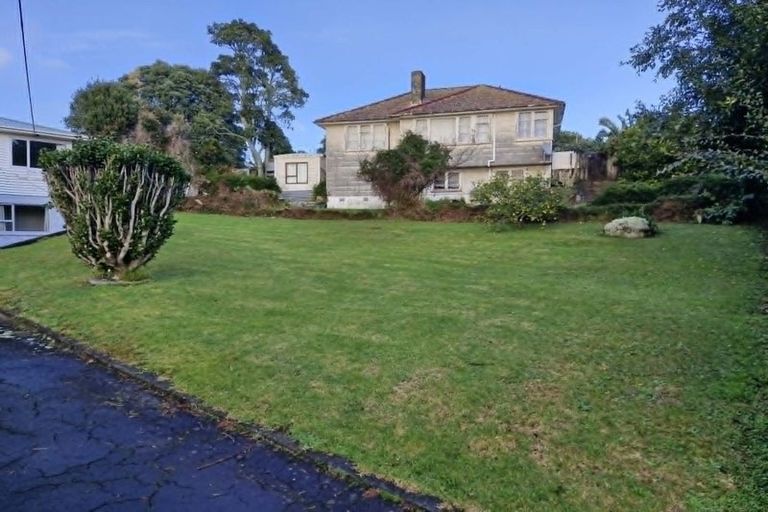 Photo of property in 111 Glenpark Avenue, Frankleigh Park, New Plymouth, 4310
