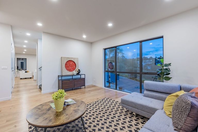 Photo of property in 82 Laurel Oak Drive, Schnapper Rock, Auckland, 0632