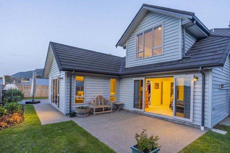 Photo of property in 13 Morepork Drive, Waikanae, 5036