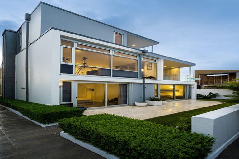 Photo of property in 3/245 Hurstmere Road, Takapuna, Auckland, 0622