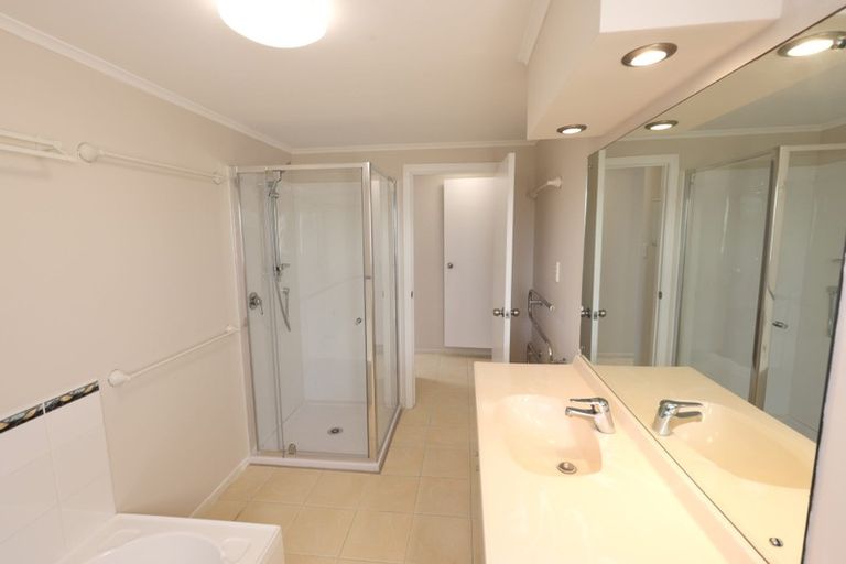 Photo of property in 498 East Coast Road, Windsor Park, Auckland, 0630