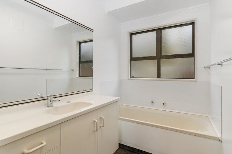 Photo of property in 150 Masters Avenue, Silverdale, Hamilton, 3216