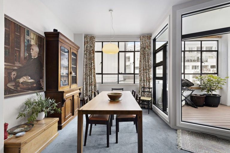 Photo of property in Endeavour Apartments, 12/125 Thorndon Quay, Pipitea, Wellington, 6011