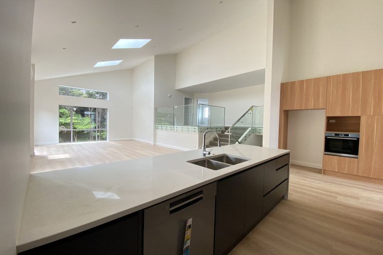 Photo of property in 24 Lorikeet Place, Unsworth Heights, Auckland, 0632