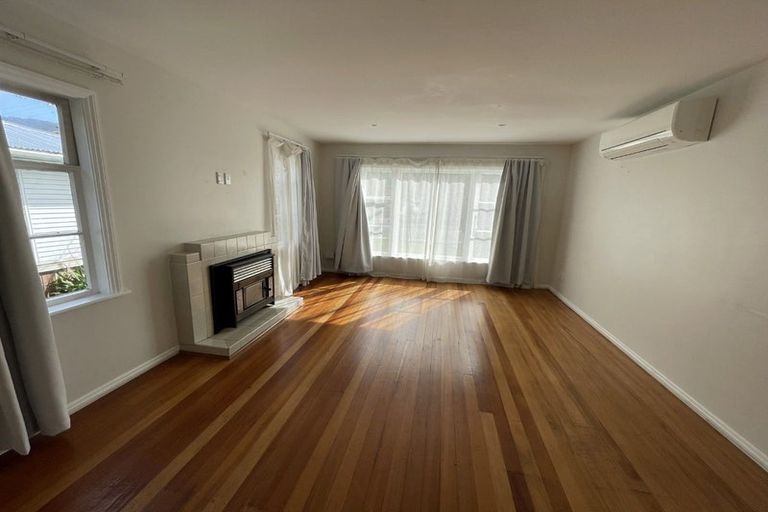 Photo of property in 21 Peel Place, Wainuiomata, Lower Hutt, 5014