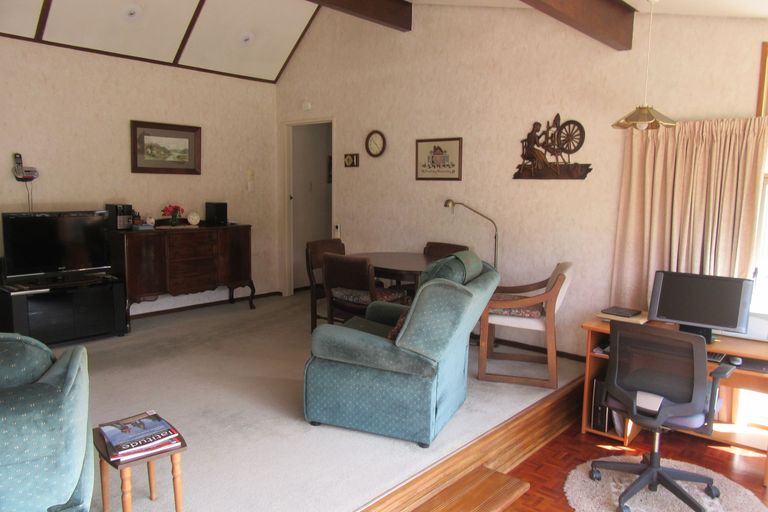 Photo of property in 17a Churchill Place, Waimate, 7924