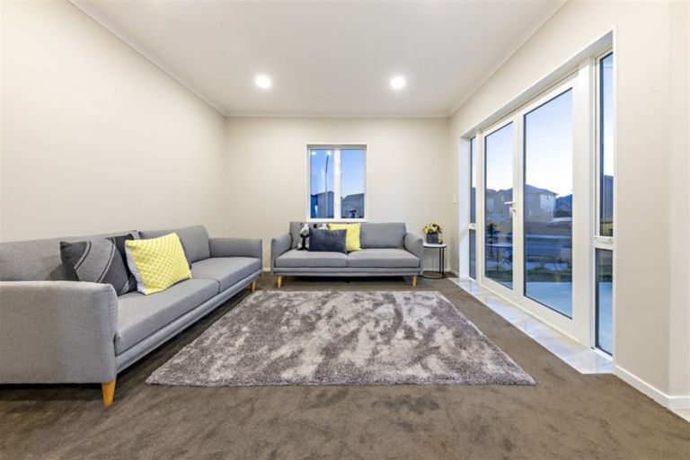 Photo of property in 10 Warbler Crescent, Papakura, 2110
