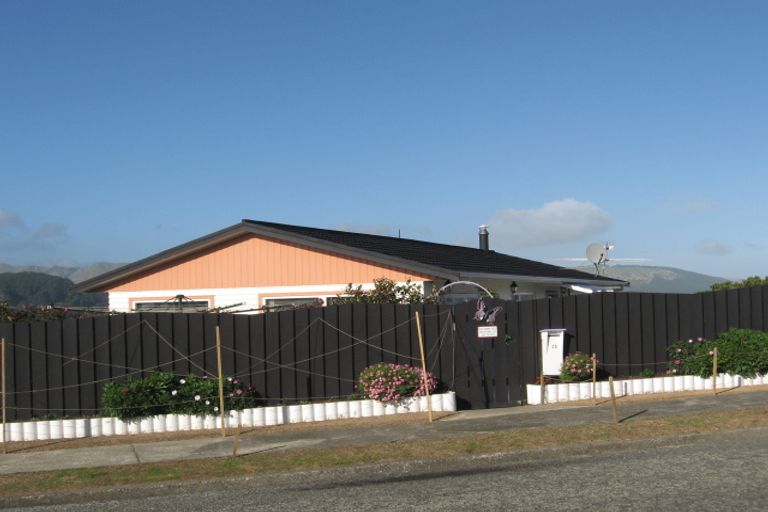 Photo of property in 13 Pennant Grove, Titahi Bay, Porirua, 5022