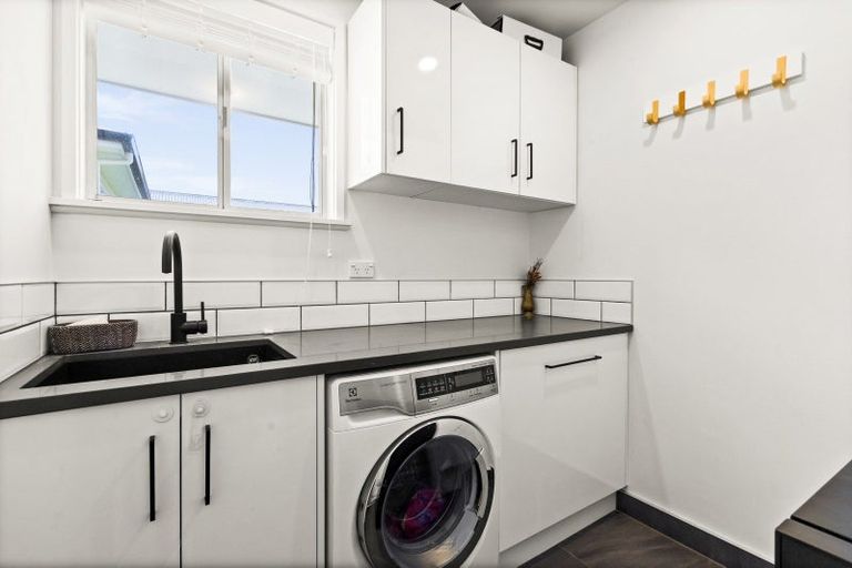 Photo of property in 33 Avenue Road, Greenmeadows, Napier, 4112