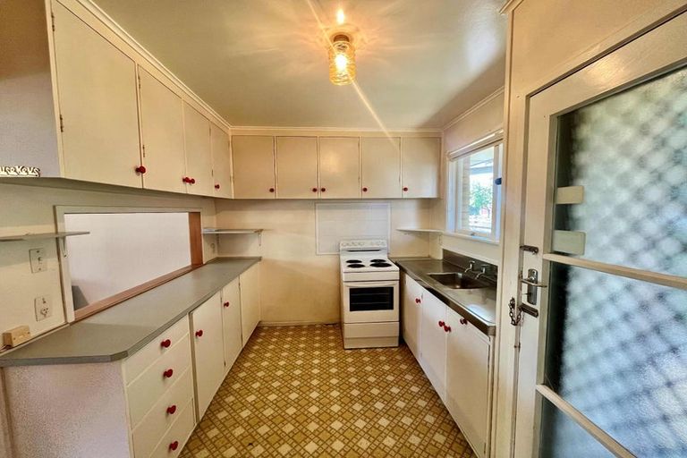 Photo of property in 3/77 Royal View Road, Te Atatu South, Auckland, 0610